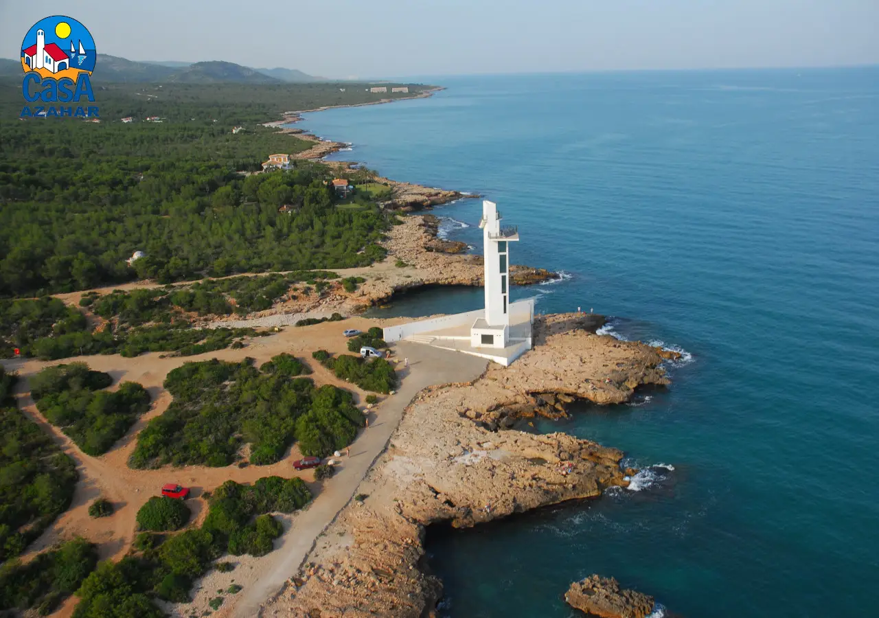 Phare d'Alcossebre près de Cala Blanca, à l'extrémité nord du village