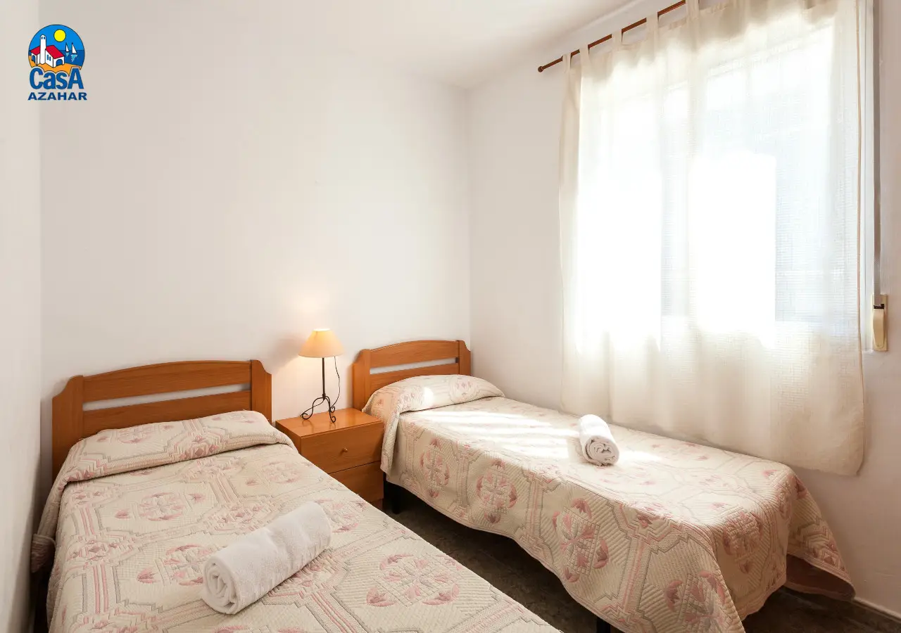 Chambre avec deux lits simples dans un appartement Mare Nostrum